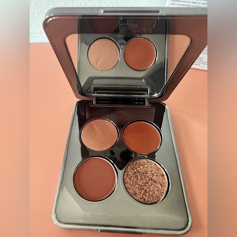 Roen Eyes On Me Eyeshadow Palette BNIB - Picture 3 of 7
